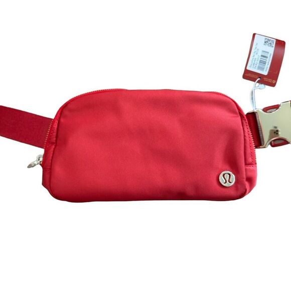 ♥️ DARK RED ♥️ LULULEMON Everywhere Belt Bag + Gold Hardware - New Year NWT - Picture 1 of 7